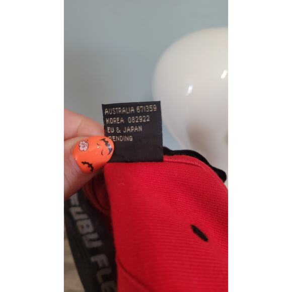 Vintage FUBU 05 Red Black Fitted Hat Two-Tone Logo Cap Y2K Streetwear Size Large - Picture 8 of 8